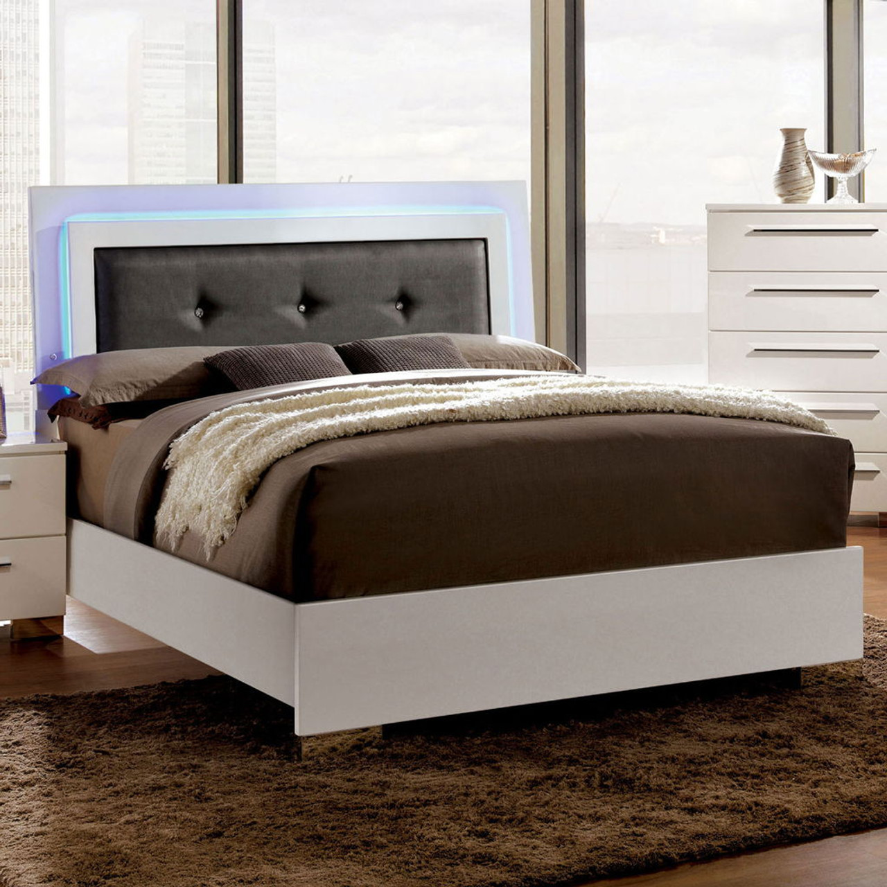 Clementine – Eastern King Bed – Glossy White