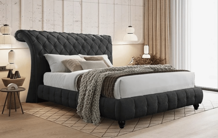 Everly Black Platform Queen Bed (B8560)